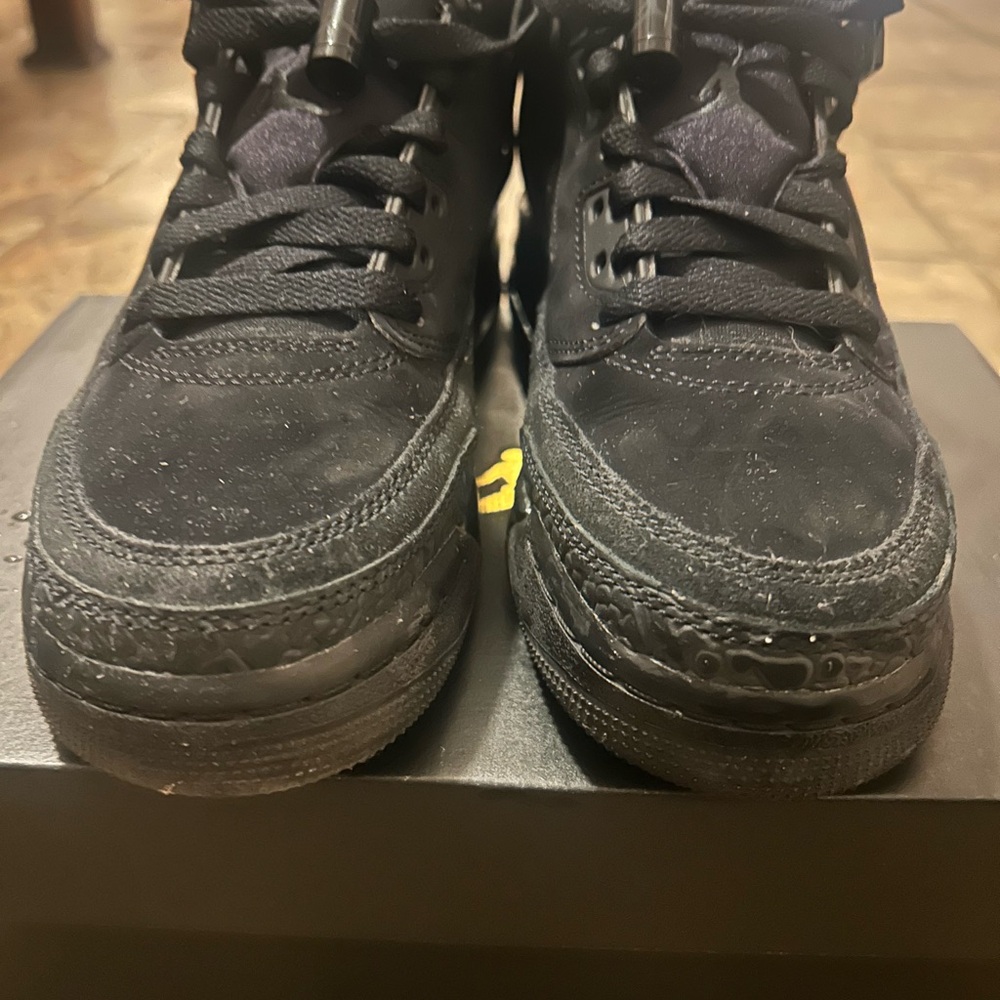 Jordan 3 Spizke low top (GS) slightly used 2 times Size 6Y